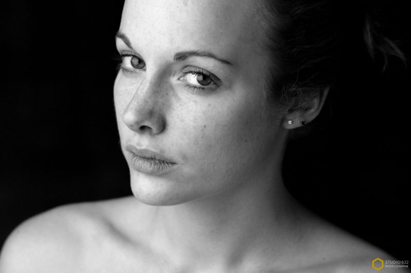 Photographe Lille : photo de femme, un regard capté par Studio 1822